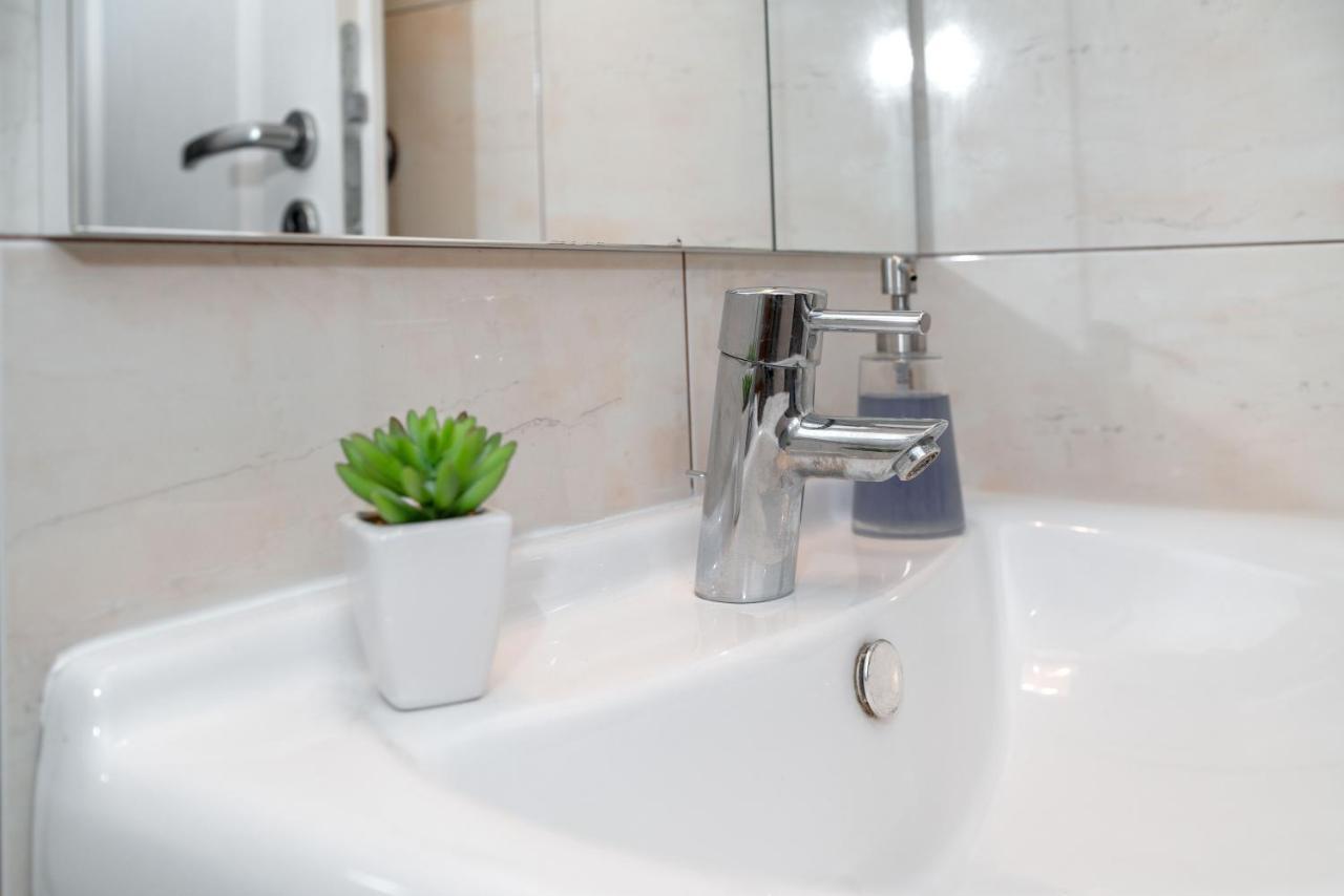 Adria Sun Apartments Водице Екстериор снимка